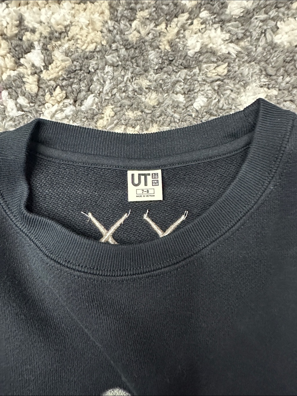 Uniqlo Black KAWS Companion Graphic Crewneck Sweater Kid’s sz. 7-8 - Picture 3 of 7